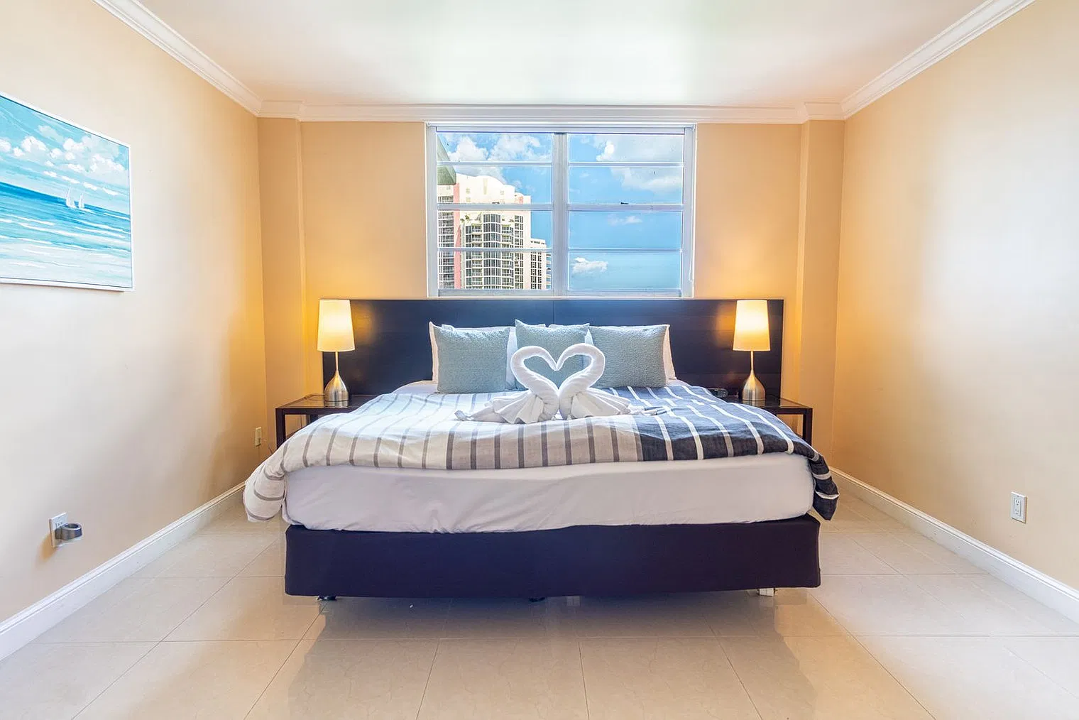 1 bed, 1.0 bath, 1001 sqft, $4,154 — Photo 3