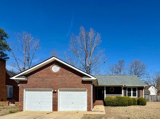 204 Fair Oaks Dr, Fayetteville, NC 28311