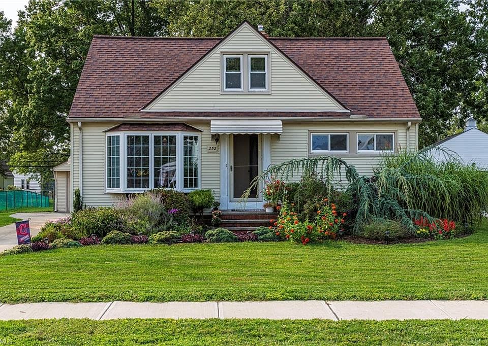 1st image of 252 Woodmere Dr