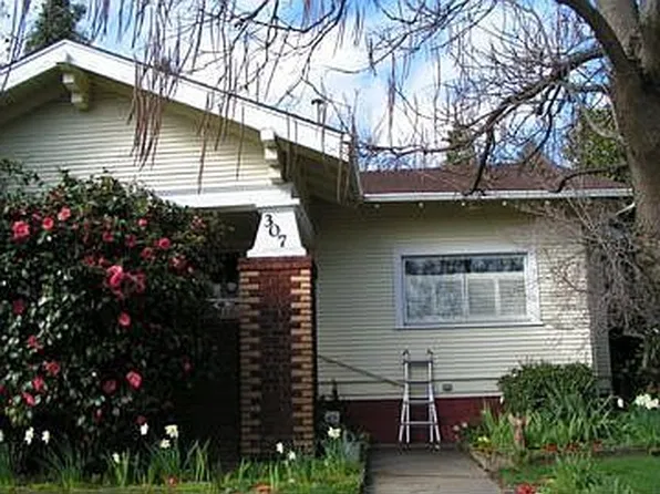 307 N Main St, Ashland, OR 97520