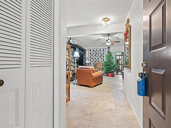 3rd image of 2183A Briarway Dr