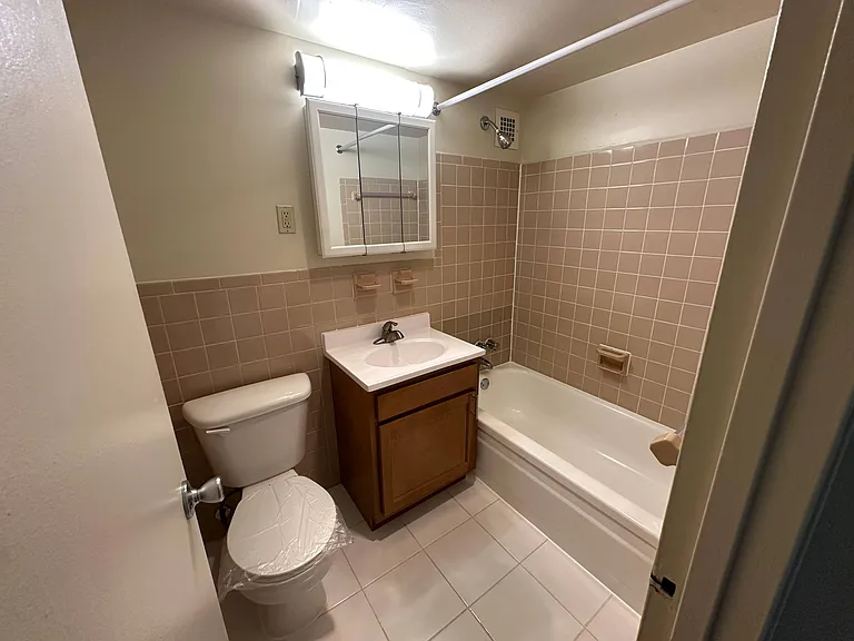 Claridge House — Photo 162