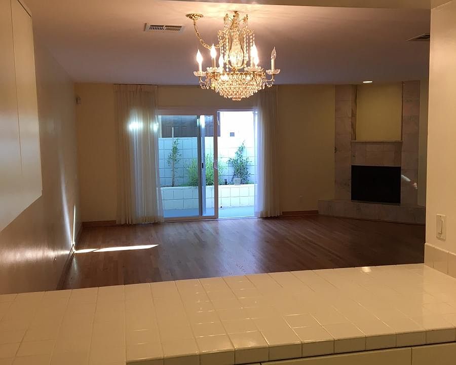 Open kitchen to Living room