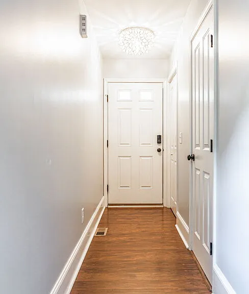 555 N Saylor St — Photo 5