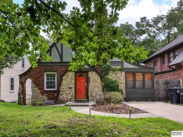 1521 N 52nd St, Omaha, NE 68104