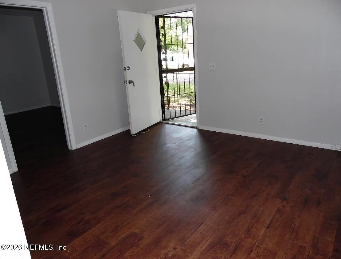 2 bed, 1.0 bath, 621 sqft, $1,000 — Photo 4