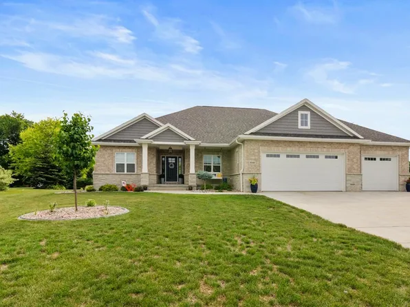 1910 Snowy Owl Ct, De Pere, WI 54115