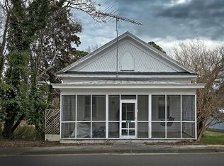 205 Steamboat Rd, Irvington, VA 22480