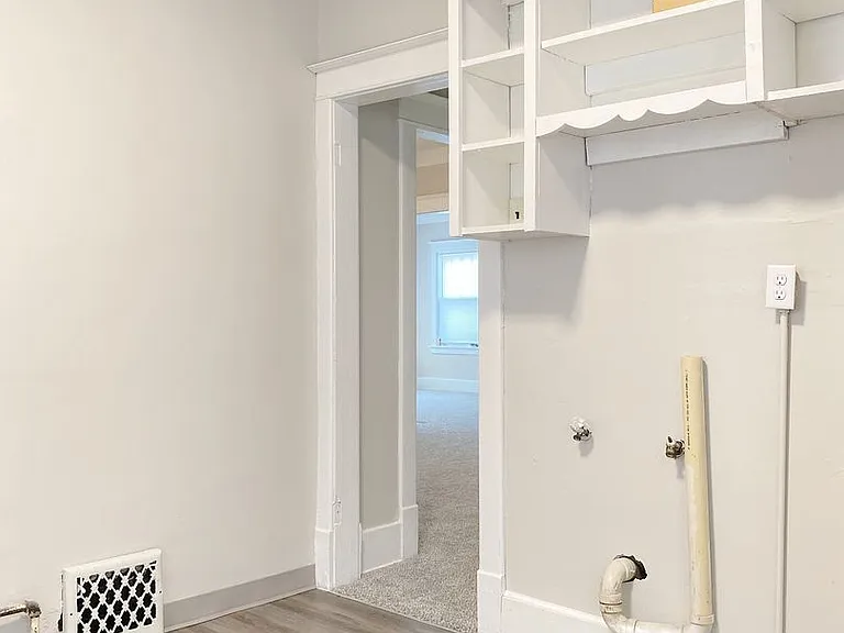2436 Laurel Ave — Photo 16