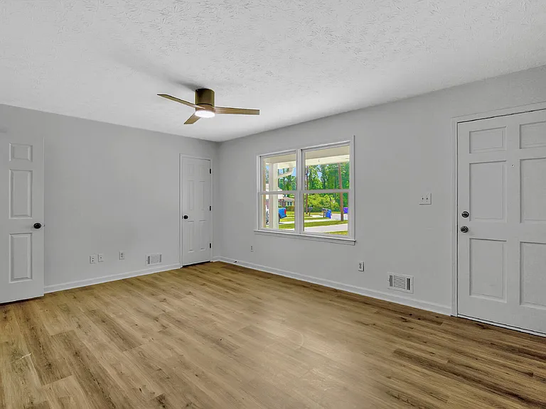 200 Meadowbrook Ct #B — Photo 10