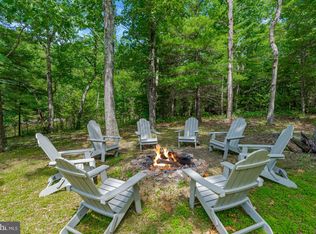 371 Oak Hill Rd, Berkeley Springs, WV 25411