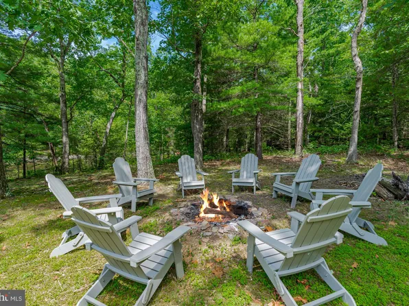 371 Oak Hill Rd, Berkeley Springs, WV 25411