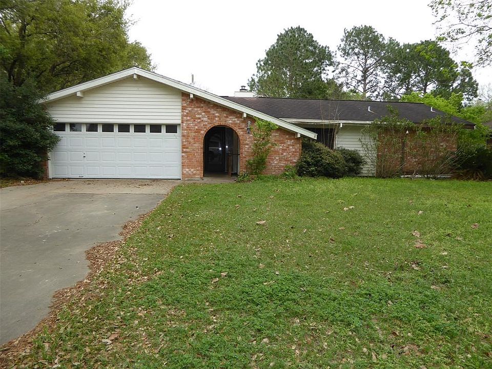 1st image of 4 Holly Ln