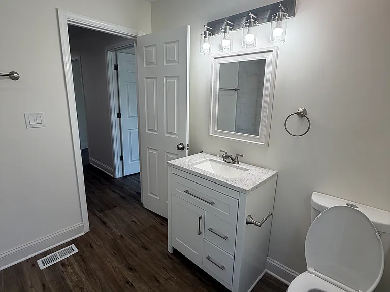260 W Lincoln Hwy — Photo 6