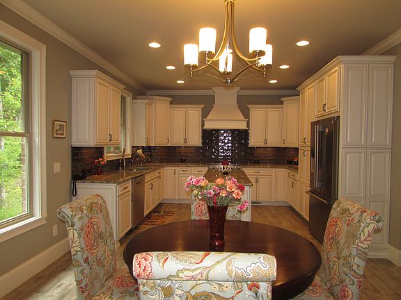 5th image of 36 Kingsley Ct