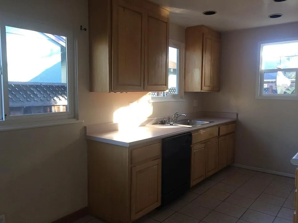 3 bed, 1162 sqft, $3,800 — Photo 1