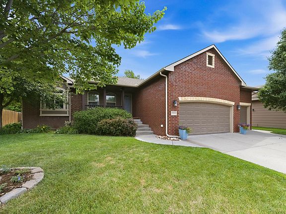 3rd image of 1206 N High Park Dr
