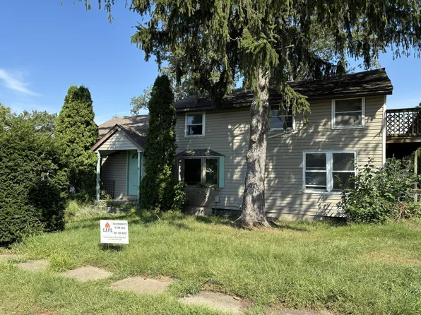 526 Tudor Rd, Kingsford Heights, IN 46346