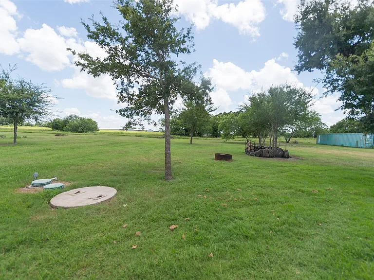 2592 County Road 152 — Photo 38