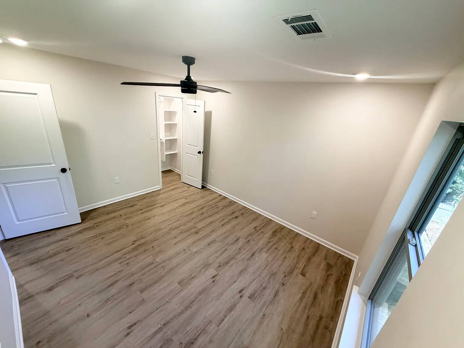 2 bed, 1.5 bath, 1010 sqft, $1,500 — Photo 4