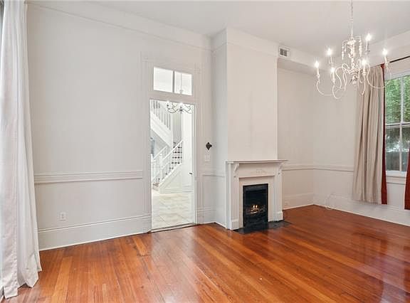4th image of 6040 Hurst St