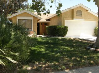 2637 Bottle Tree Dr, Palmdale, CA 93550