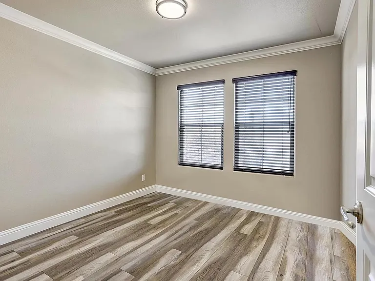 3921 W Payson Ave — Photo 33