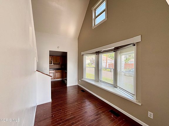4th image of 802 Wright Ave