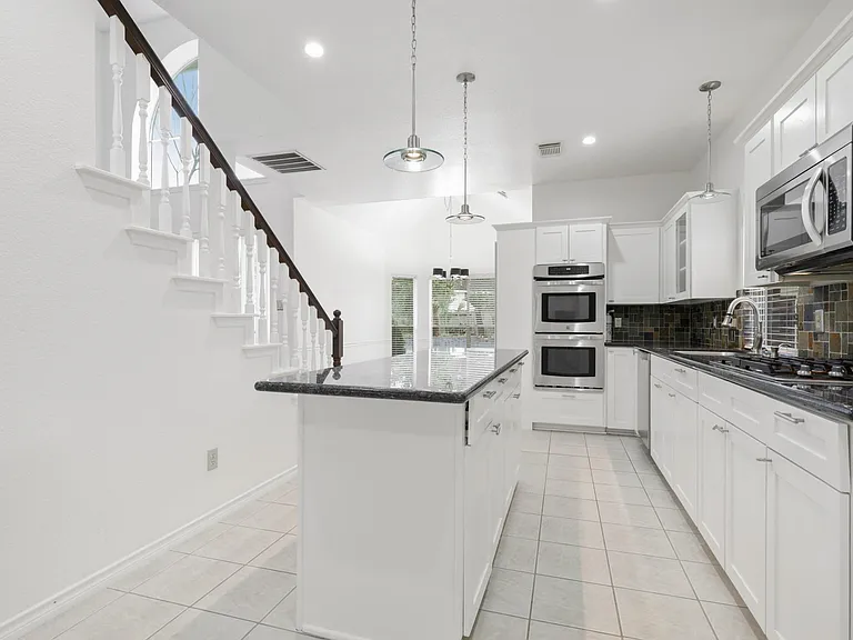 210 Wilkins Xing — Photo 15