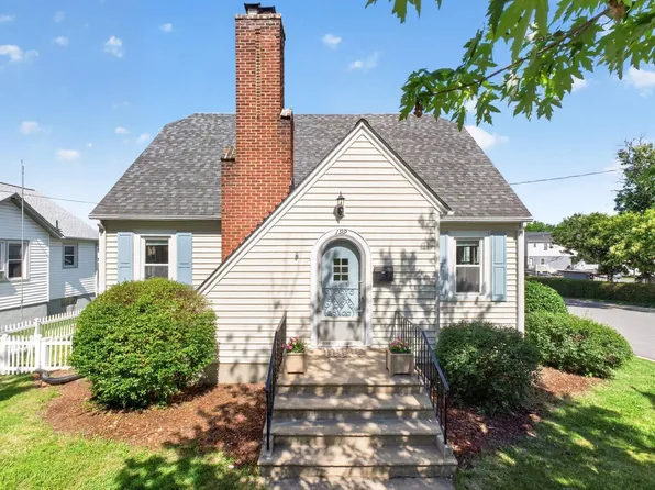 199 N Bath Ave, Waynesboro, VA 22980