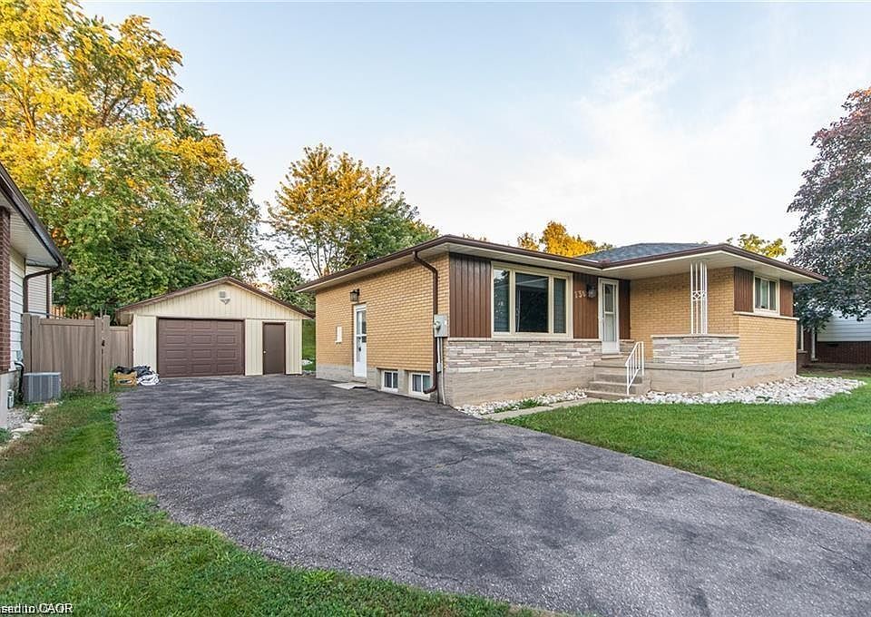 1st image of 136 Macgregor Cres