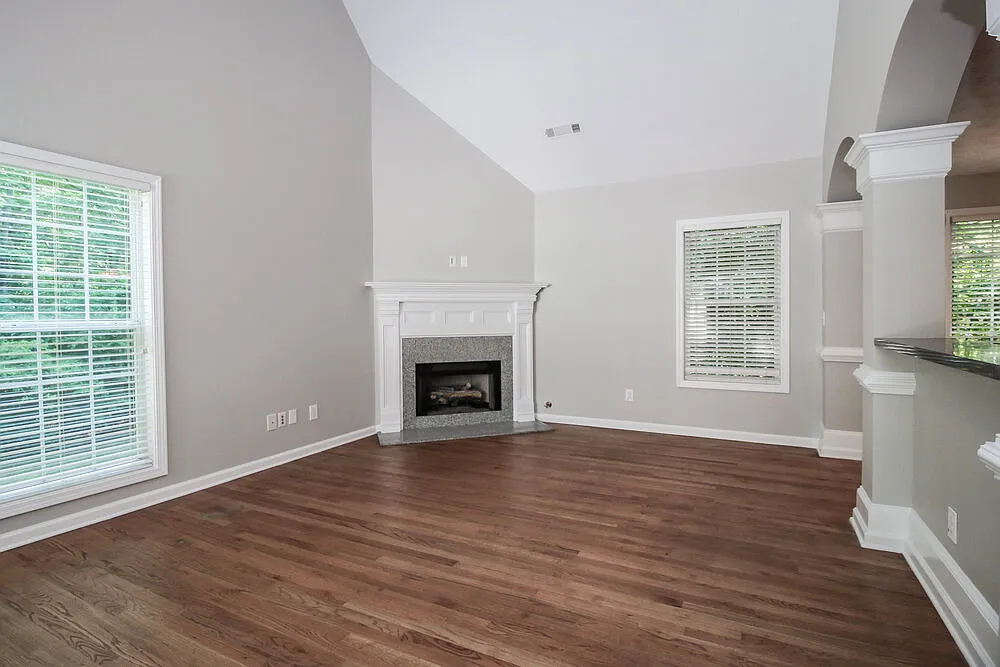 3 bed, 2.5 bath, 2340 sqft, $2,180 — Photo 3