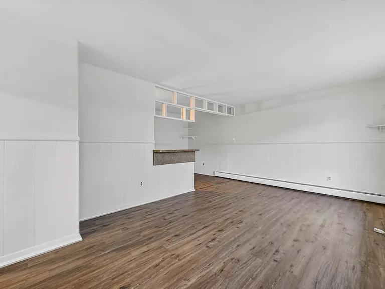 151 E McHattie St #6 — Photo 3