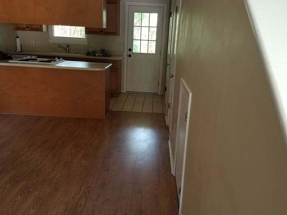 2nd image of 927 Stocks St
