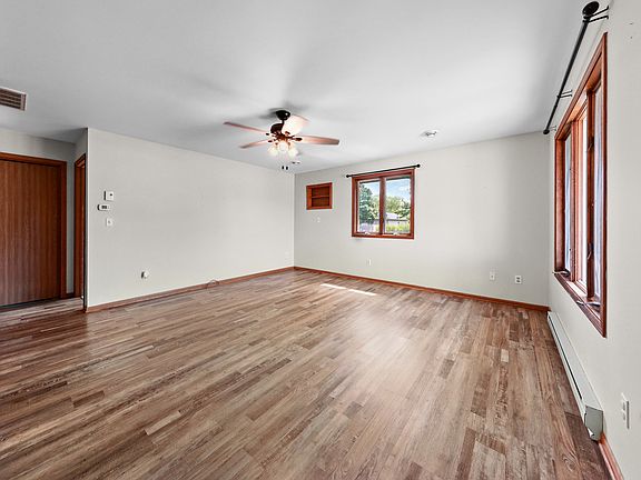 2nd image of 18 Warren Dr