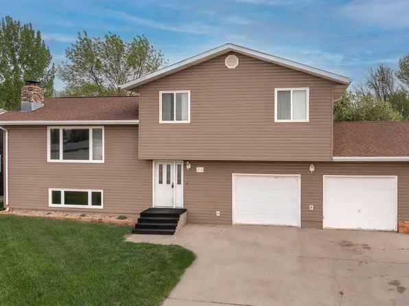 212 9th St NE, Beulah, ND 58523