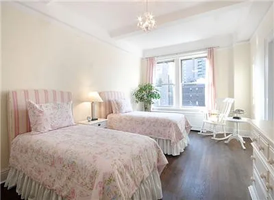 Sold by Warburg | media 8