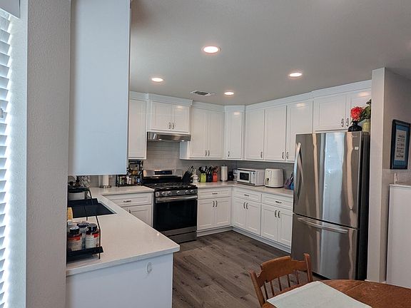 5th image of 405 SW 23rd St