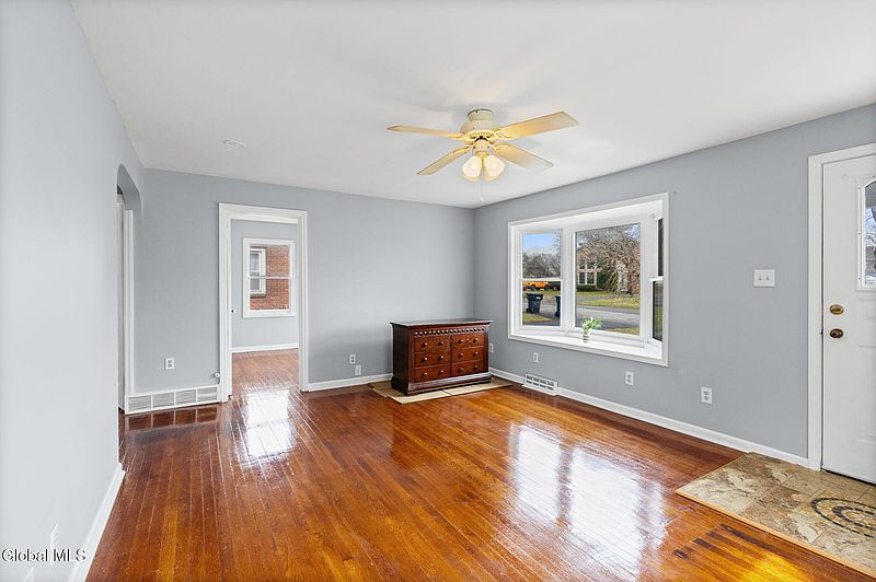 3rd image of 3275 Franklin Street