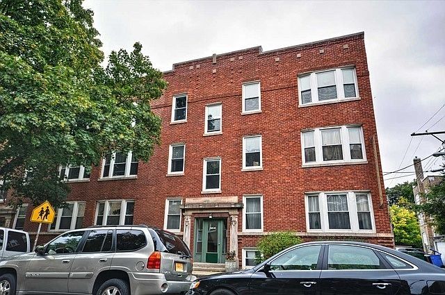 1st image of 3307 W Ainslie St #1