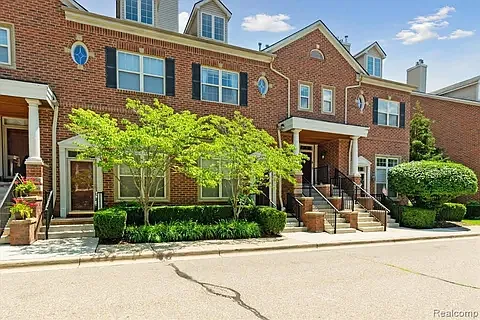3 bed, 2.5 bath, 1721 sqft, $2,750 — Photo 2
