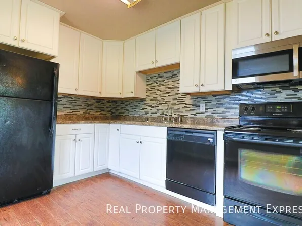 2905 E 19th St, Sioux Falls, SD 57103