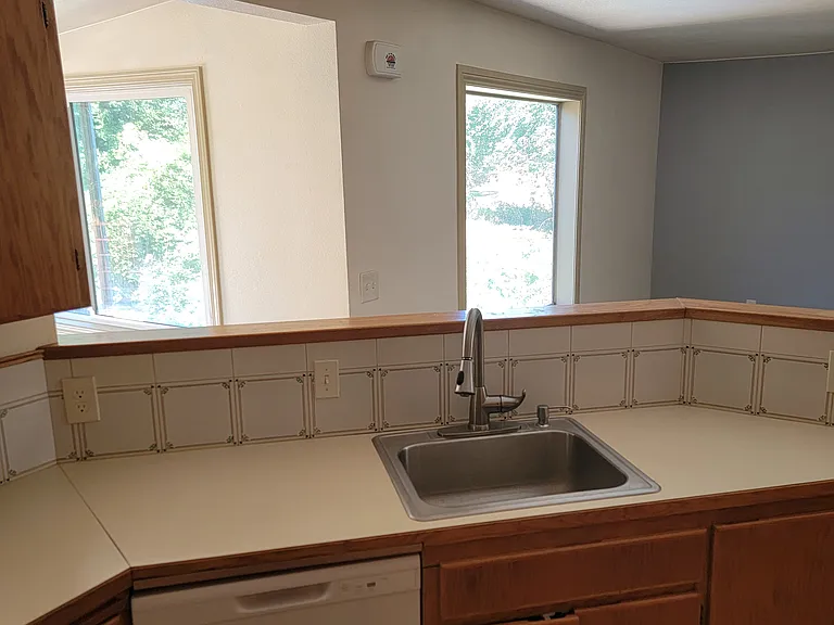 2807 SE Balfour St — Photo 4