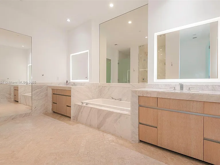 2821 S Bayshore Dr #7B — Photo 29