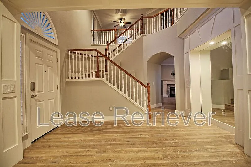 4 bed, 2.5 bath, 2467 sqft, $2,950 — Photo 2