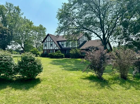21830 N Countryside Ln, Barrington, IL 60010