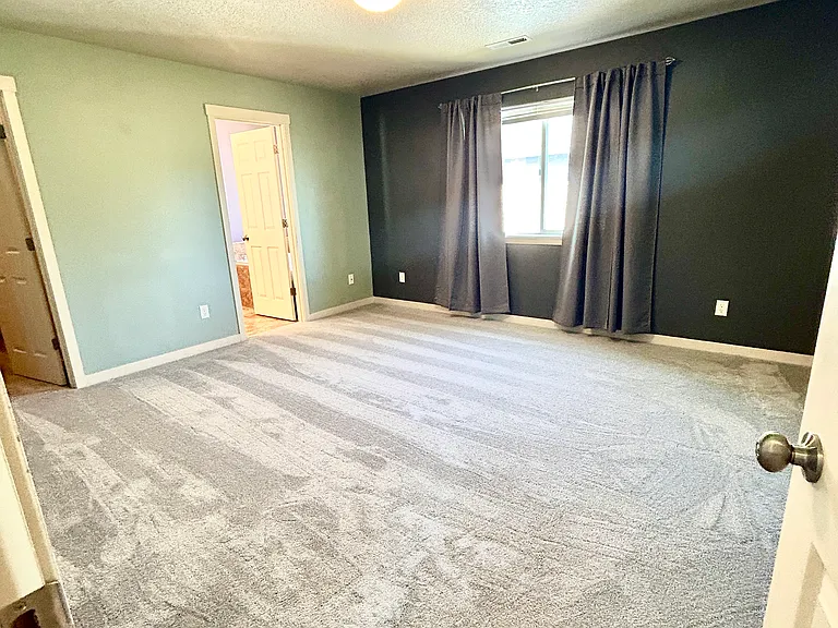 Generous sized primary en-suite bedroom