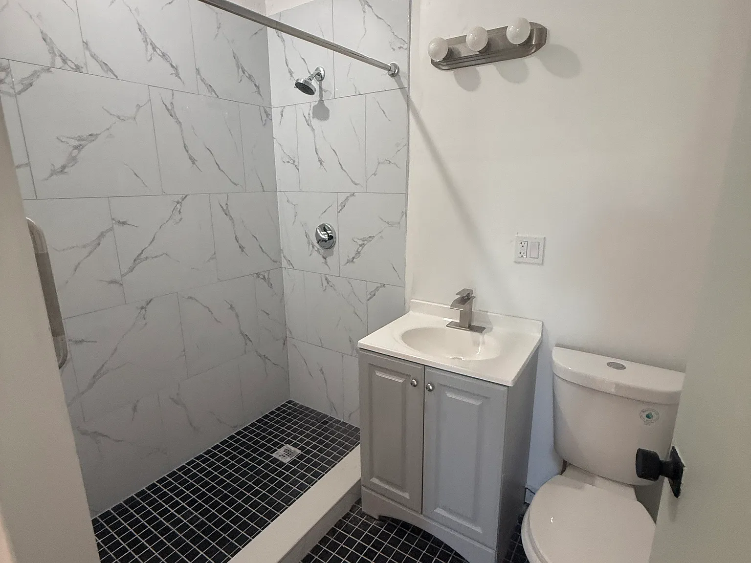 3 bed, 1800 sqft, $2,500 — Photo 4