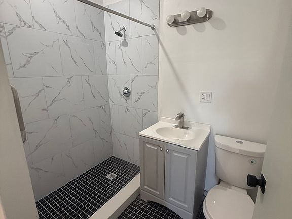 4th image of 536 Smith St #201