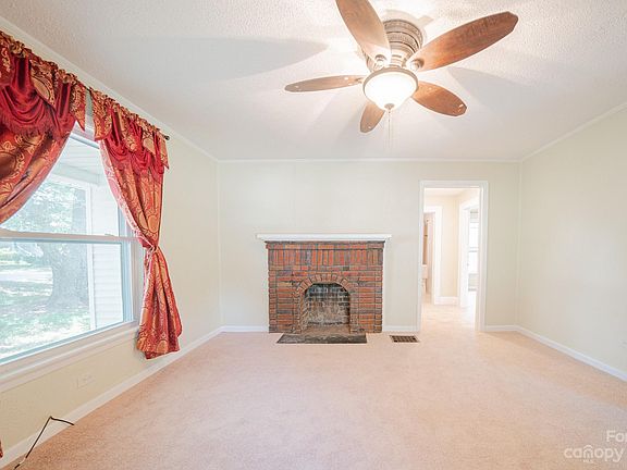 5th image of 304 W 27th St
